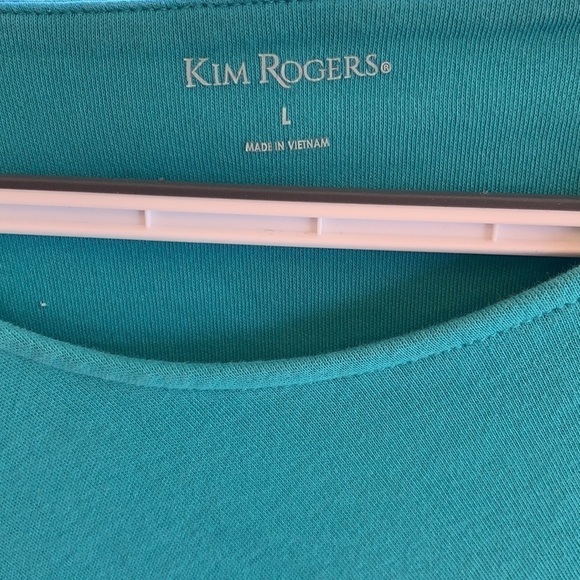 Women’s top - 4 for $20 - Picture 2 of 3